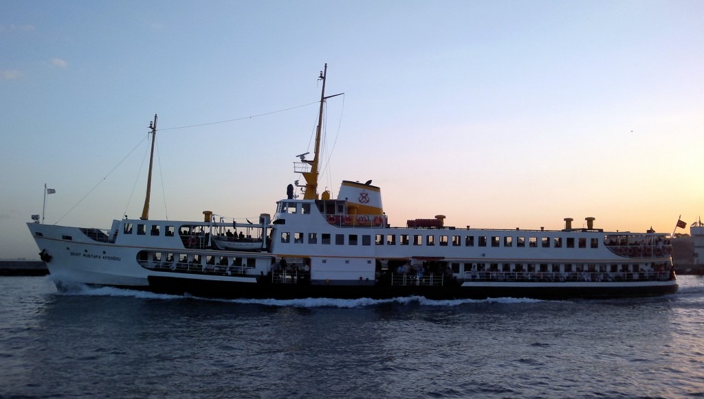 istanbul bosphorus ferries racing