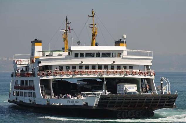 the ferry "KAPTAN ŞEFİK GOGEN" . Photo by Süha Özten