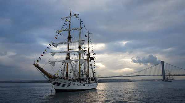 kri dewaruci indonesia tall ship plans