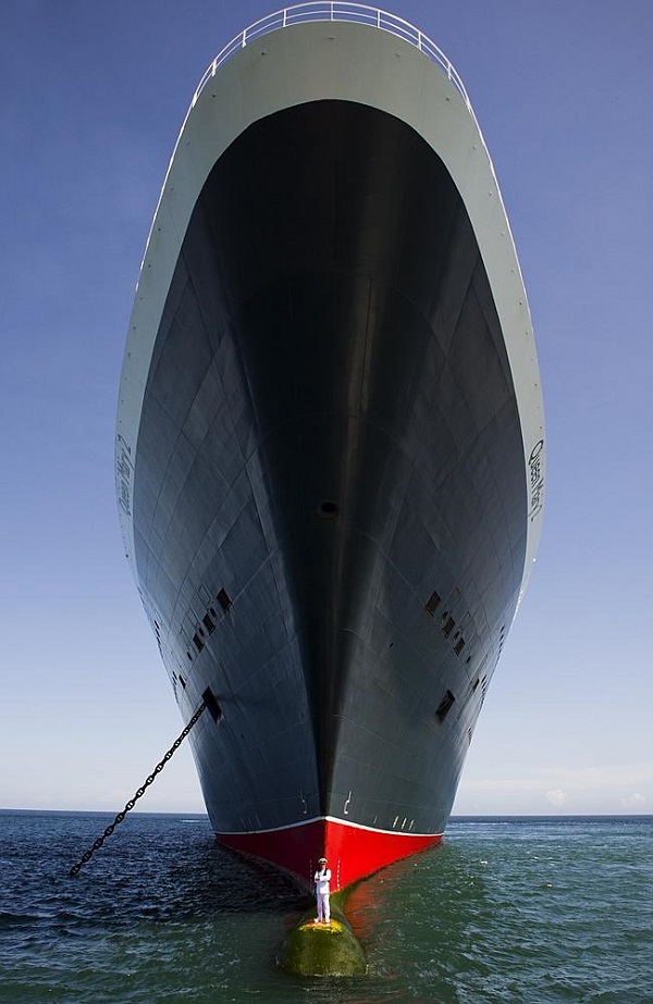 Kevin Oprey on queen mary 2 bow